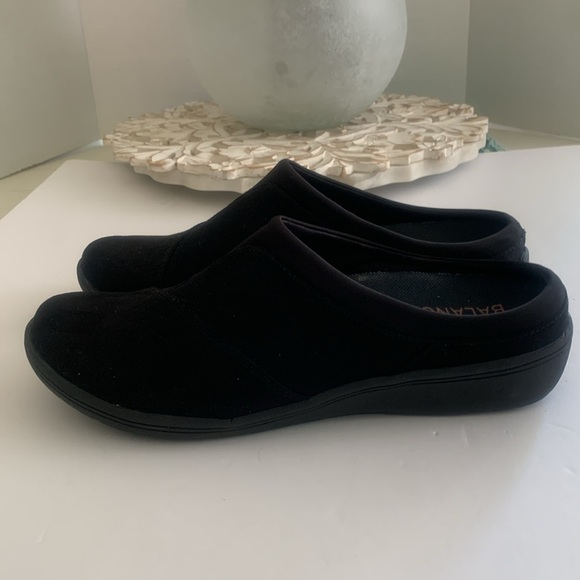 Copper Fit Black slip on shoes - Picture 4 of 5